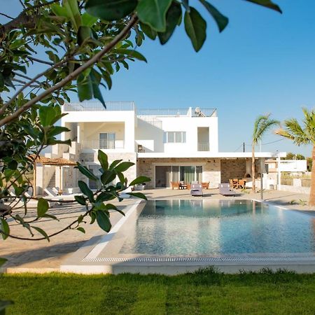 Villa Pnoe Seaside Каламаки Экстерьер фото