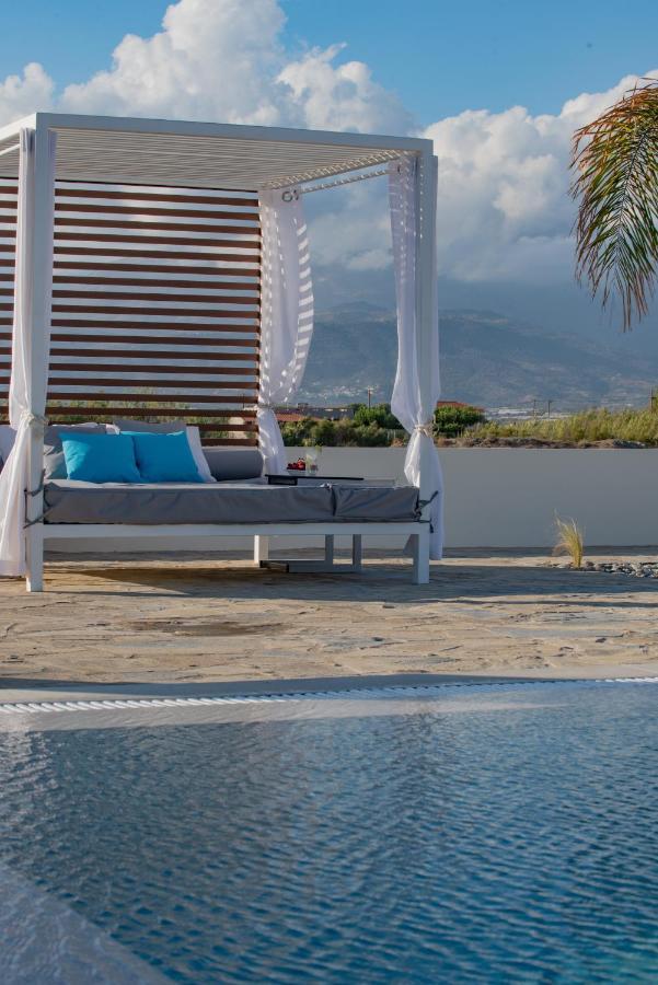 Villa Pnoe Seaside Каламаки Экстерьер фото