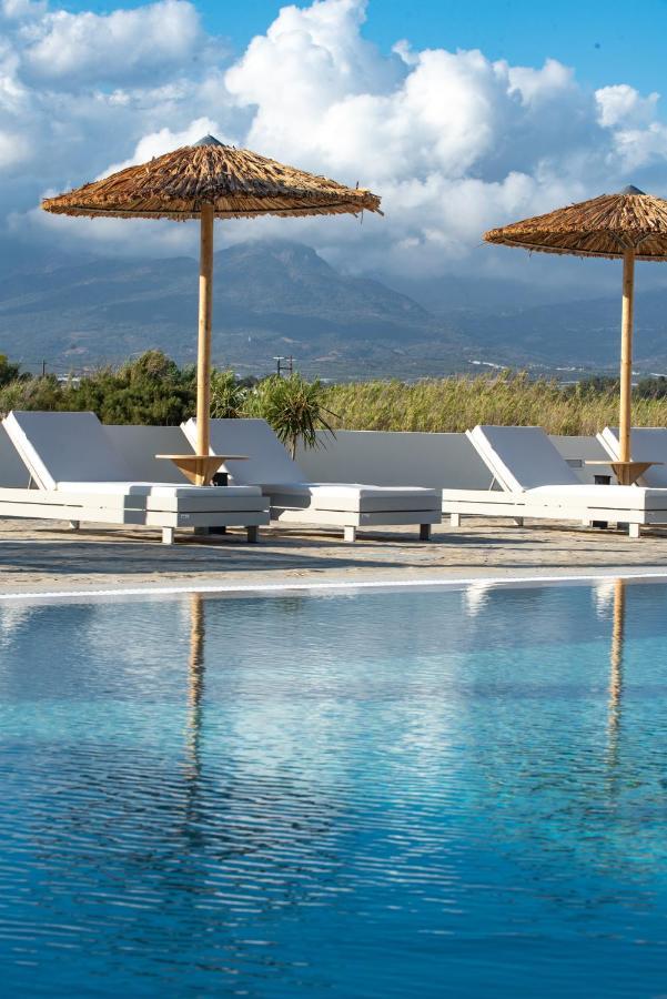 Villa Pnoe Seaside Каламаки Экстерьер фото