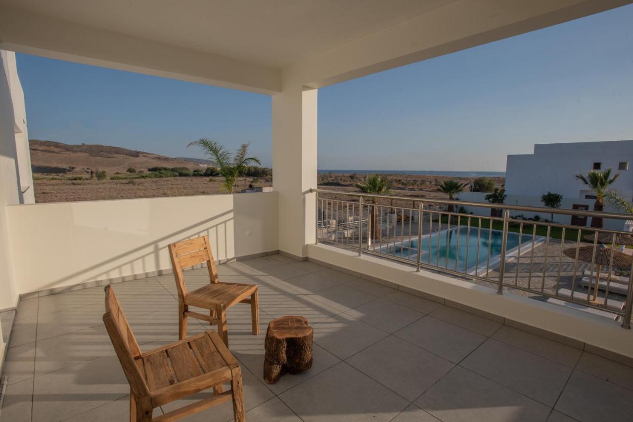 Villa Pnoe Seaside Каламаки Экстерьер фото