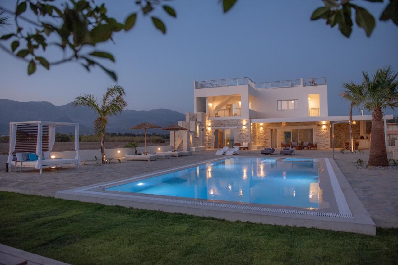 Villa Pnoe Seaside Каламаки Экстерьер фото
